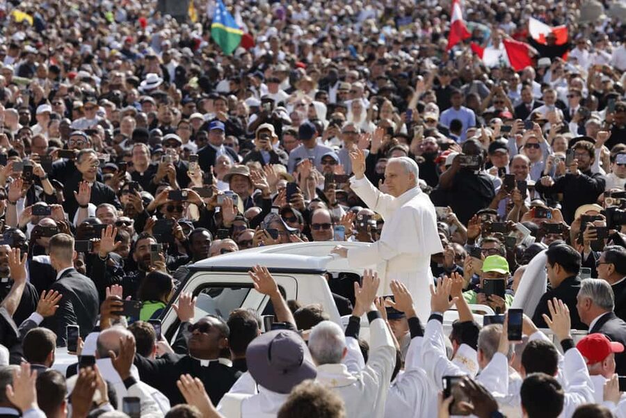 Rome: Escorted Papal Audience Experience with Entry Ticket - What the guide actually adds