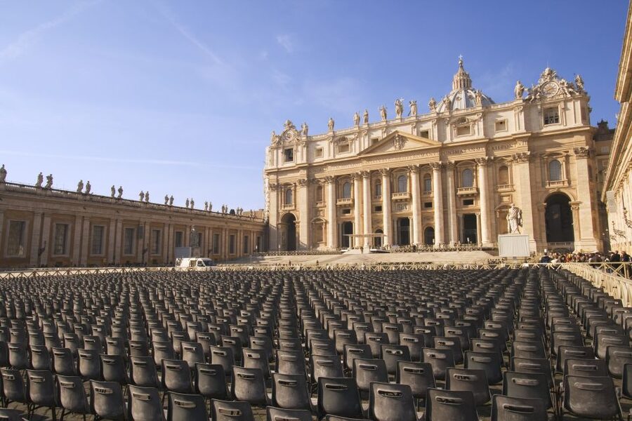 Rome: Escorted Papal Audience Experience with Entry Ticket - Meeting at The Rock Shop and finding your guide