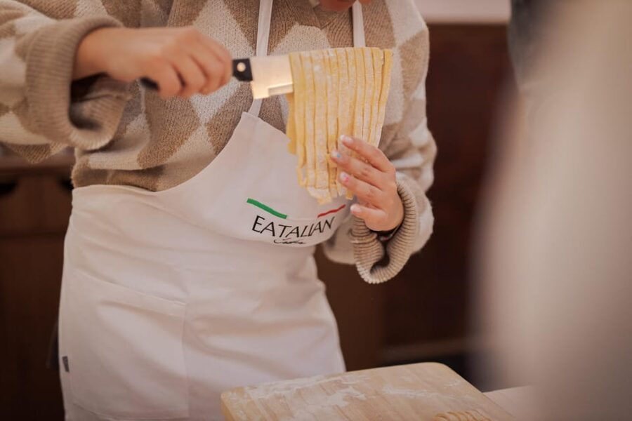 Rome: Fettuccine Pasta Cooking Class in Rome's City Center - Choosing your sauce, and what the kitchen does
