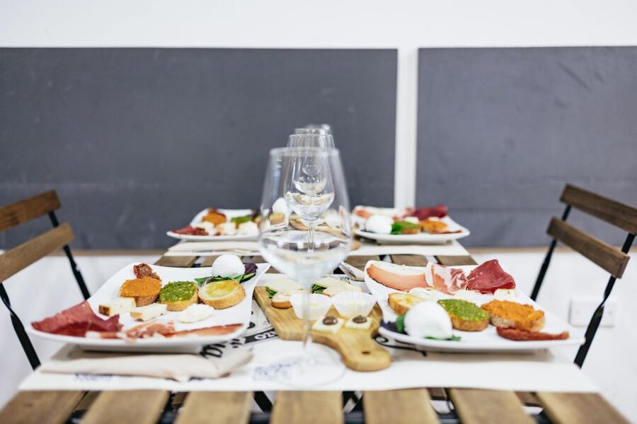 Rome: Food Tour with Unlimited Food and Barolo Wine - The secret street-food stop