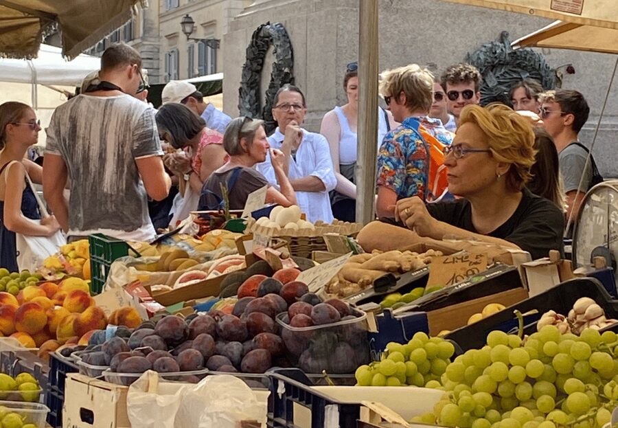 Rome: Food & Wine Tour of Campo de Fiori, Ghetto, Trastevere - Campo de’ Fiori: market color and Roman shopping habits
