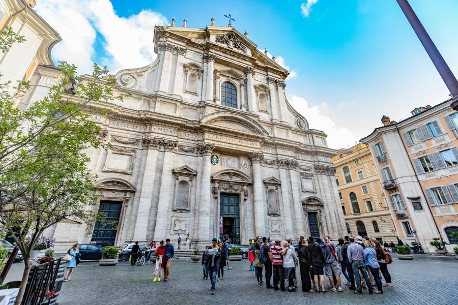 Rome: Fountains and Squares Small-Group Walking Tour - The guide makes the difference