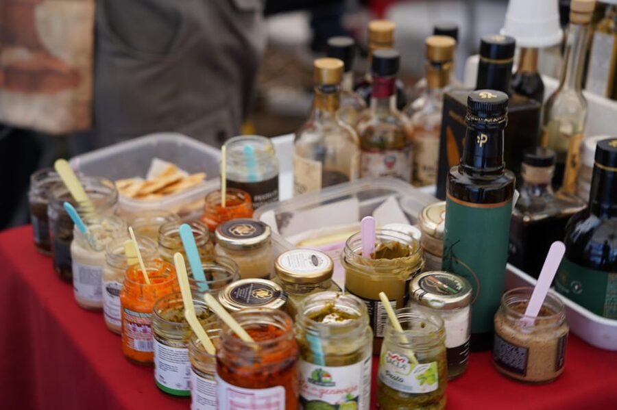 Rome: Guided City Food Tour by Vespa and Tastings - What you see between the food stops