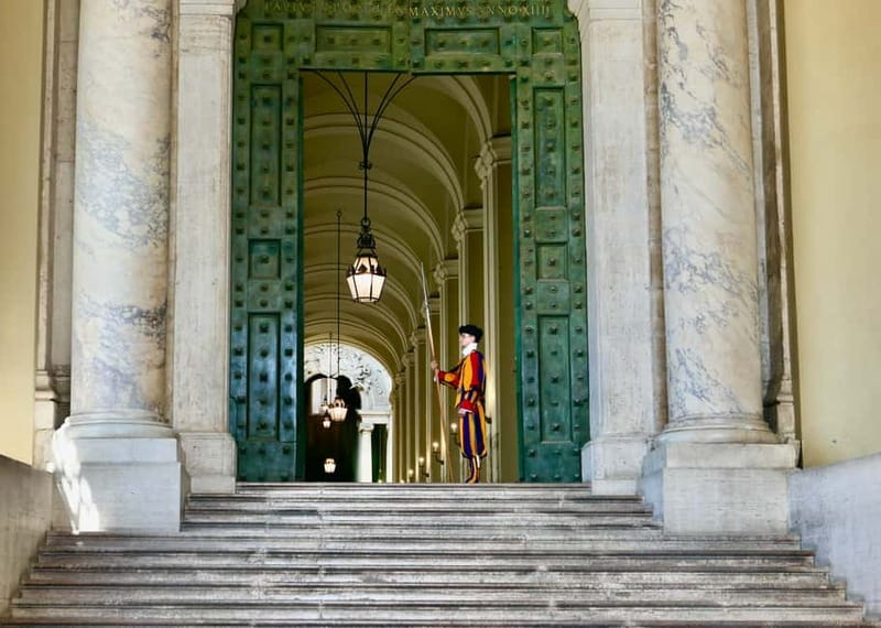 Rome: Guided Tour of St. Peter's Basilica, Grottoes & Square - Key points at a glance