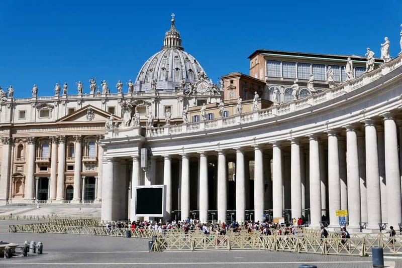 Rome: Guided Tour of St. Peter's Basilica, Grottoes & Square - Why St. Peter’s Basilica deserves a guided visit