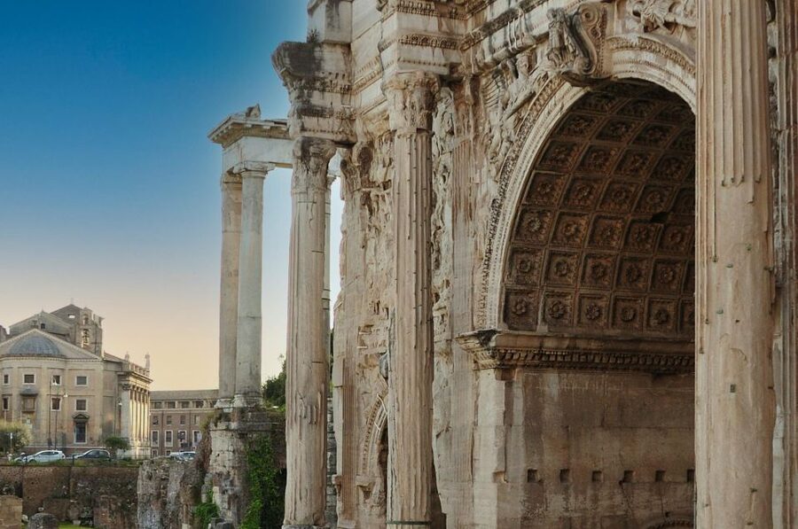Rome: Guided Tour of the Colosseum - Heat, crowds, and what to carry
