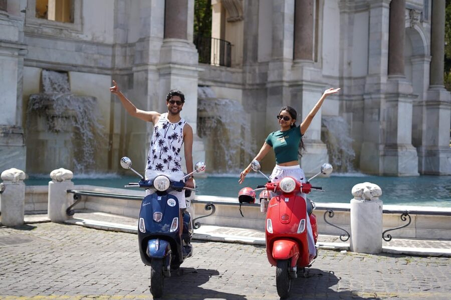 Rome: Guided Vespa Tour with Photo Stops - Colosseum photo stop: a strong opening
