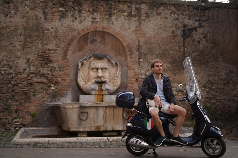 Rome: Guided Vespa Tour with Photo Stops - Fontana dell’Acqua Paola and the road uphill