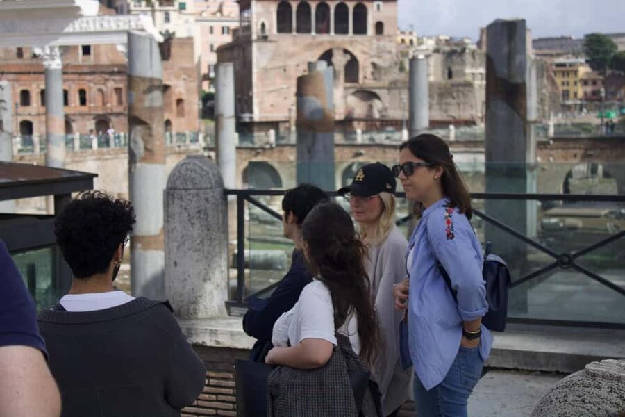 Rome: Guided Walking Tour in English or Spanish - Trevi Fountain after dark