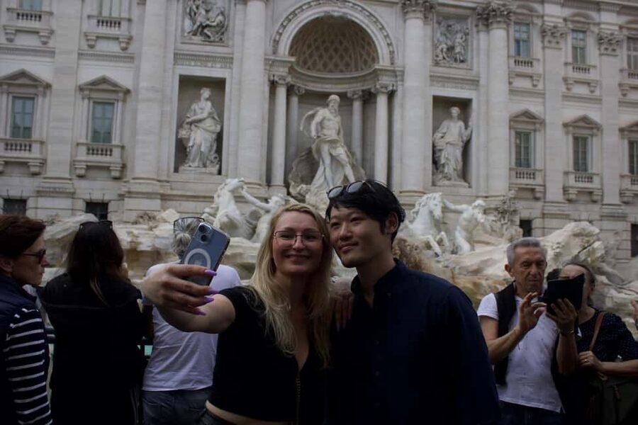 Rome: Guided Walking Tour in English or Spanish - Piazza Navona, churches, and visual tricks