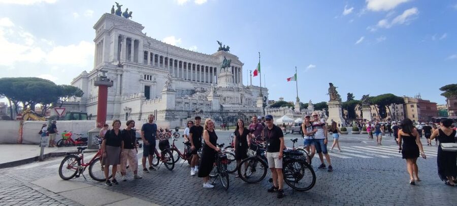 Rome: Highlights Bike Tour - Starting near Piazza Venezia