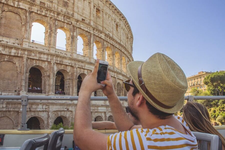 Rome: Hop-On Hop-Off Bus and Optional Cruise Port Transfer - Audio commentary, Wi-Fi, and the open-top view