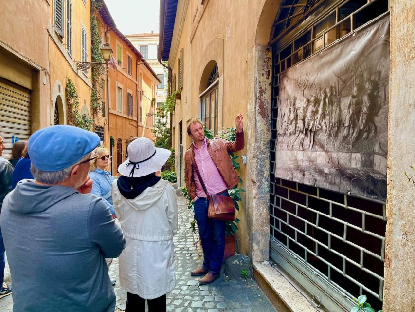 Rome: Jewish Ghetto and Trastevere Tour - Entering Trastevere through narrow lanes