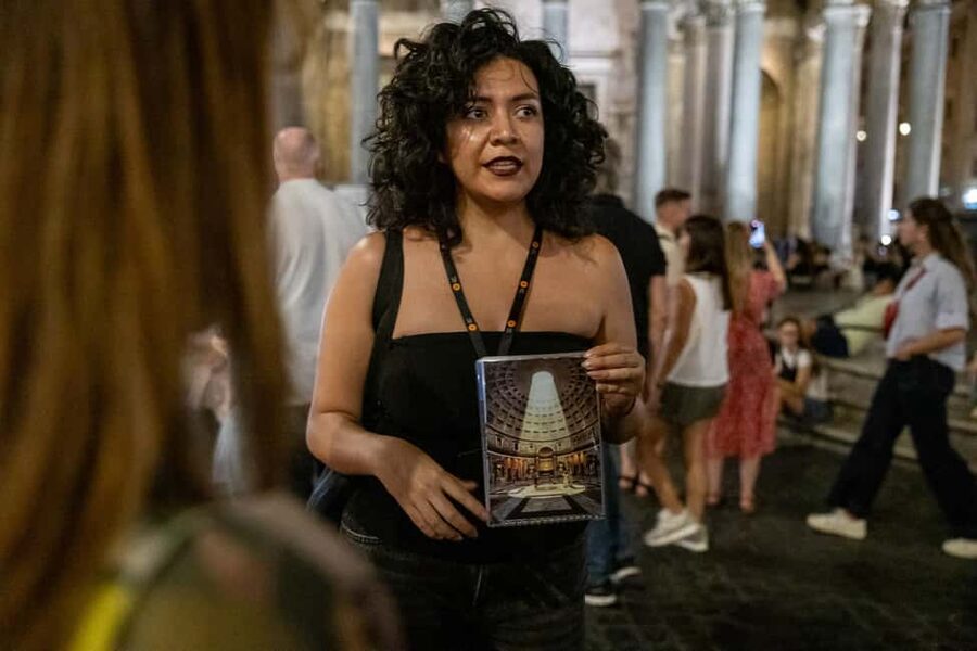 Rome: Moonlight Walking Tour – Free for Kids - Galleria Sciarra and Rome’s quieter details