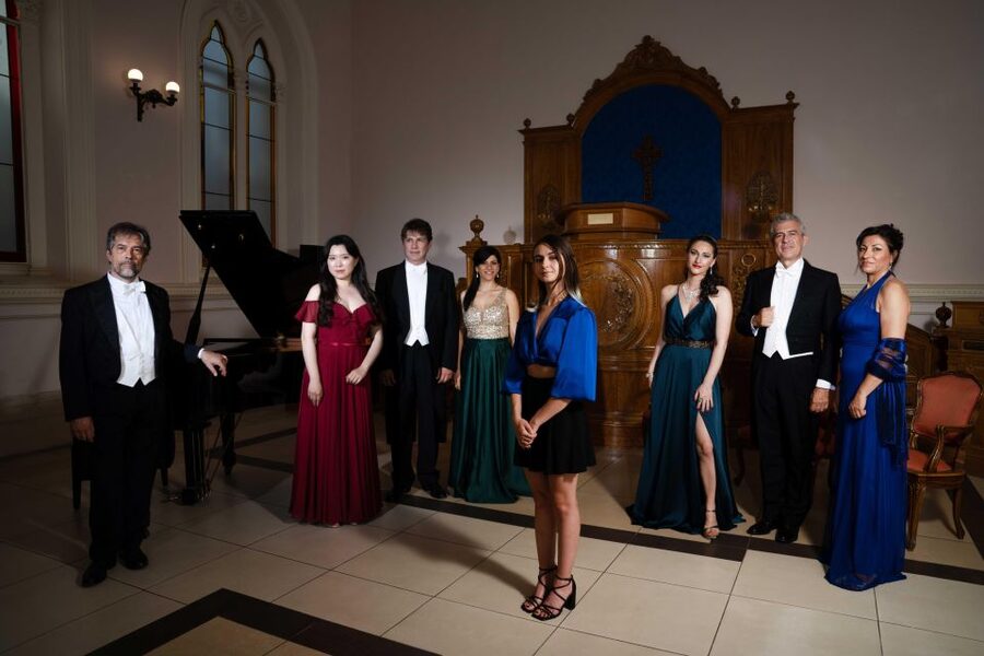 Rome: "Opera's Greatest Hits" Opera Concert with Aperitif - The singers and pianist are the main event