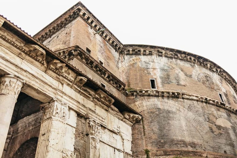 Rome: Pantheon Fast-Track Ticket and Official Audio Guide - The portico and Egyptian granite columns