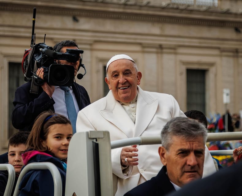 Rome: Papal Audience Tour With Reserved Access - Why the Papal Audience feels different from sightseeing