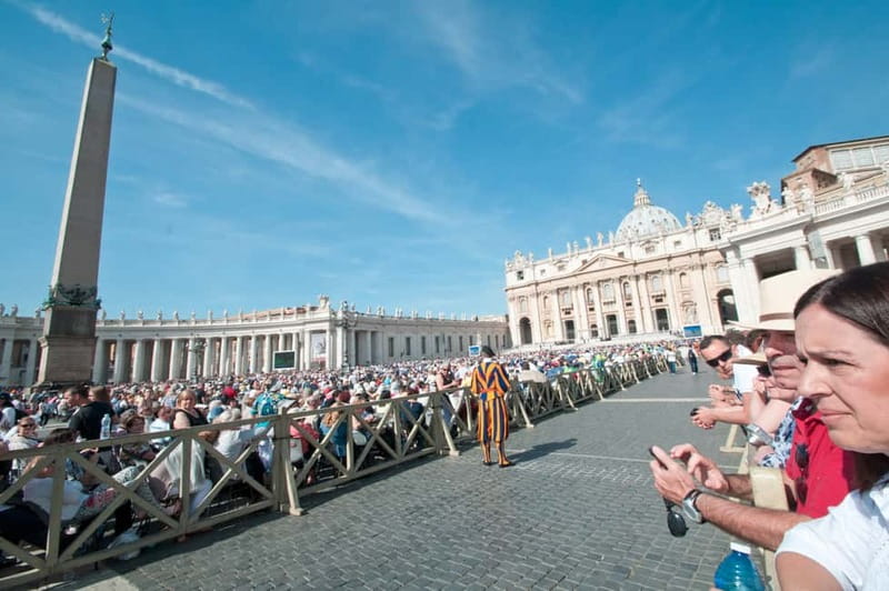 Rome: Papal Audience with Pope Leo XIV & Expert Guide - Finding a close view of Pope Leo XIV