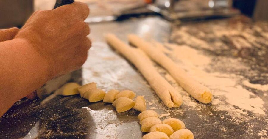Rome: Pasta & Tiramisu Class with Free Flowing Fine Wine - A Rome food class with more than a quick demonstration