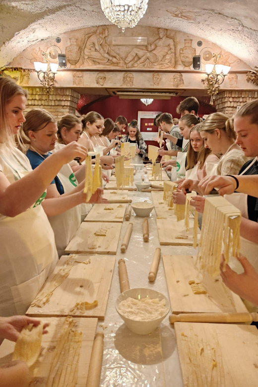 Rome: Pasta & Tiramisu Cooking Class near the Spanish Steps - Key points at a glance