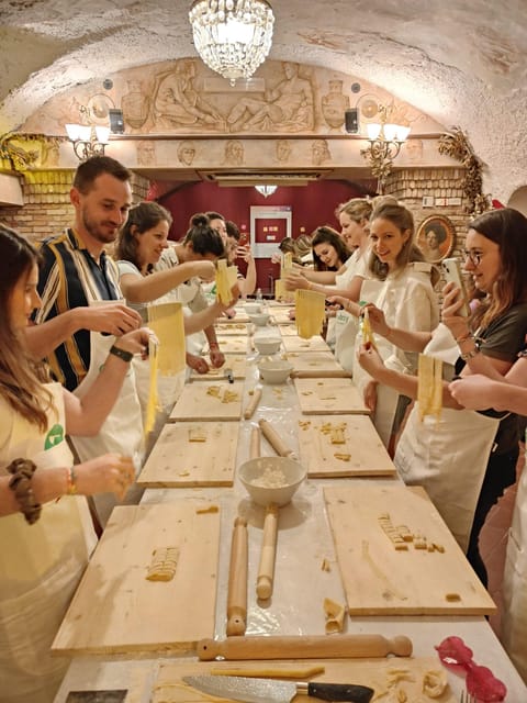 Rome: Pasta & Tiramisu Cooking Class near the Spanish Steps - Choosing your sauce and eating the pasta you made