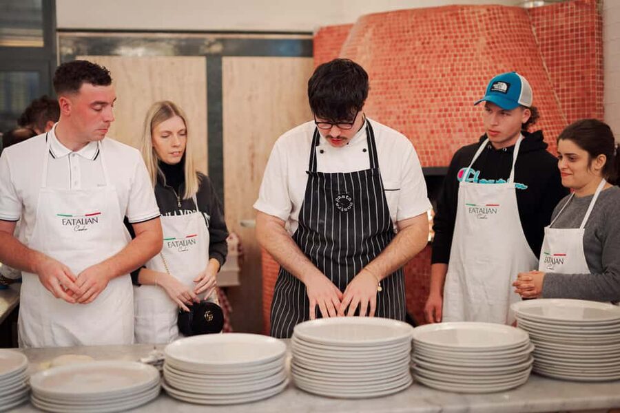 Rome: Pizza and Tiramisu Cooking Class in Piazza Navona - Key points to know before booking