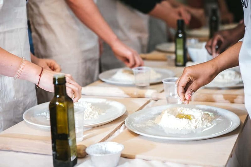 Rome: Pizza & Tiramisu Making Class with Wine & Limoncello - How the class handles families and solo diners