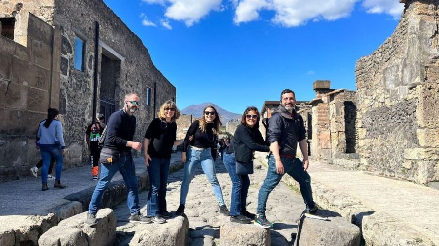 Rome: Pompeii Tour with Wine and Lunch by High Speed Train - Should you book it?