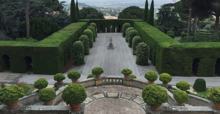 Rome: Pontifical Villa Gardens at Castel Gandolfo Minibus - Riding through the 55-hectare Papal Gardens