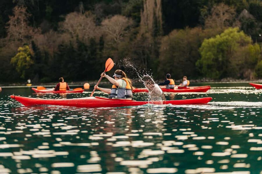 Rome: Popes' Lake, Kayak Tour with Swimming & Roman Pizza - The secluded beach, swim, and food stop