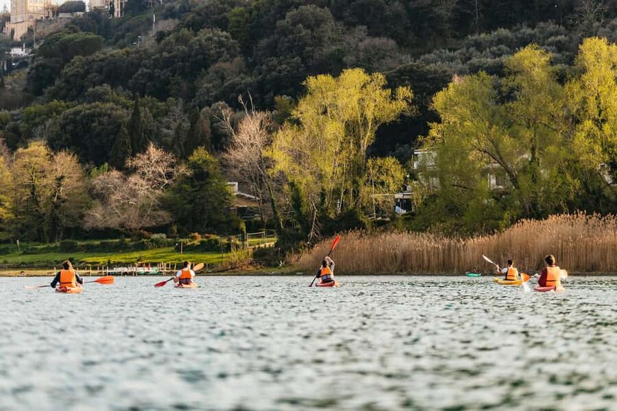 Rome: Popes' Lake, Kayak Tour with Swimming & Roman Pizza - The second paddle and the return to shore