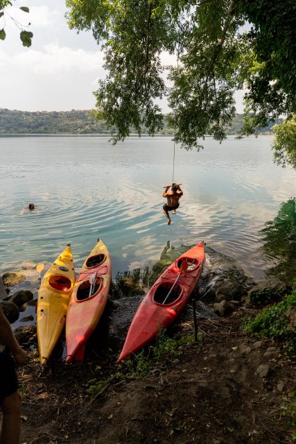 Rome: Popes' Lake, Kayak Tour with Swimming & Roman Pizza - Guides, language, and group atmosphere