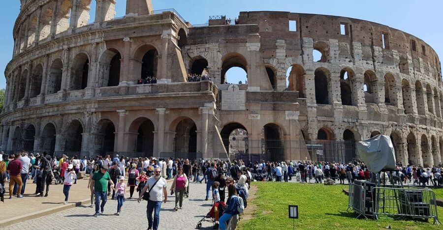 Rome: Small-Group Colosseum, Roman Forum & Palatine Hill - Meeting the guide and entering the Colosseum