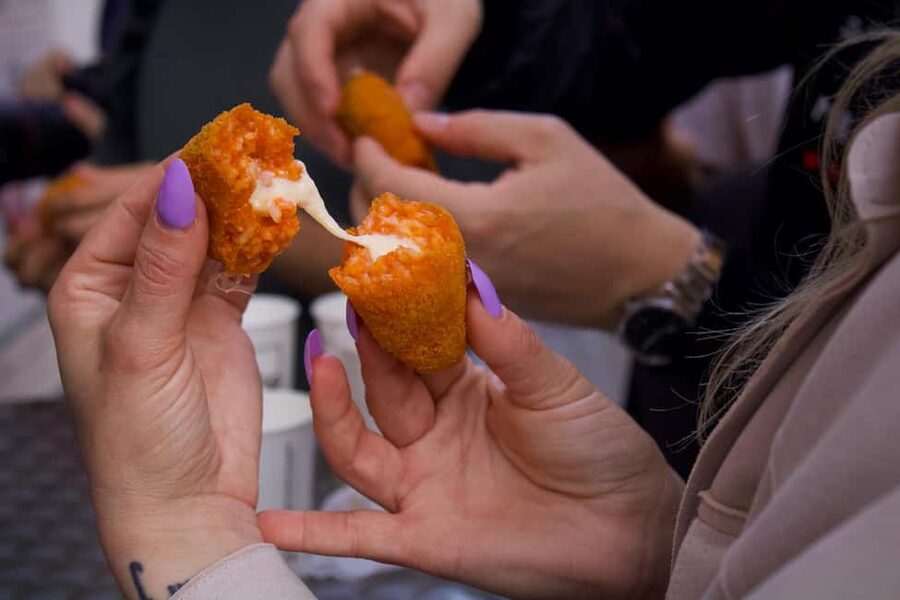 Rome: Small Group Trastevere Food Tour with Dinner - The guides make or break the evening