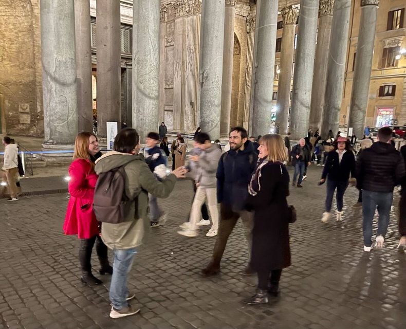 Rome: Spanish Steps, Trevi, Navona and Pantheon Sunset Tour - Small discoveries between the major sights