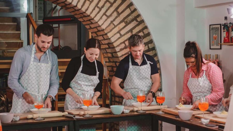 Rome: Spritz & Spaghetti Cooking Class - Making carbonara or cacio e pepe