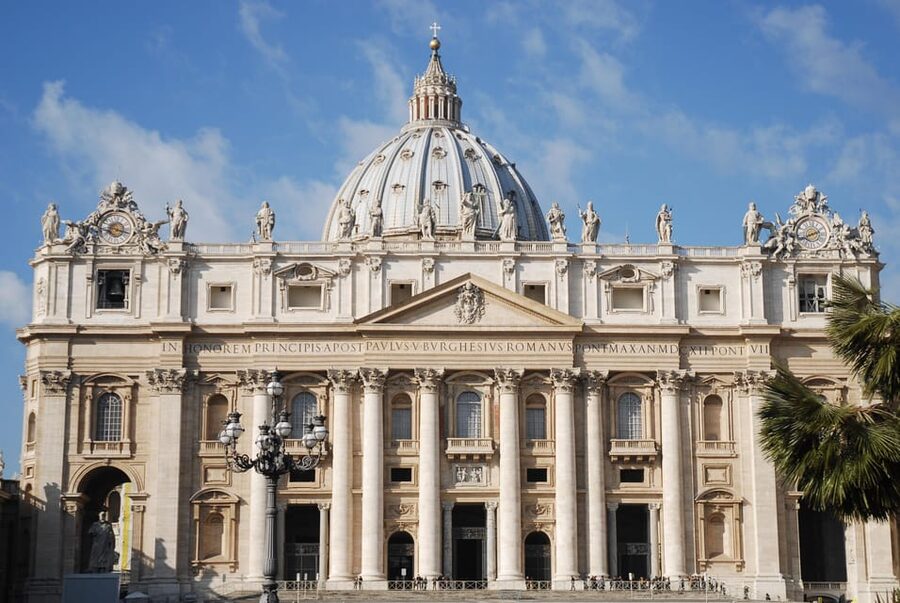 Rome: St. Peter’s Basilica Audio Guide with Dome Climb - Meeting your host near St. Peter’s Square