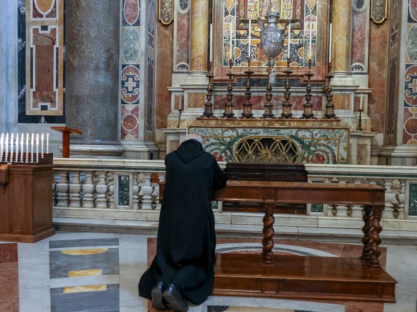 Rome: St. Peter's Basilica, La Pietà, Papal Tombs and Dome - Bernini’s Baldachin marks the heart of the church