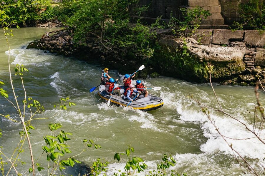 Rome: Tiber River Urban Rafting Tour with Roman Pizza - Meeting at Porta del Popolo