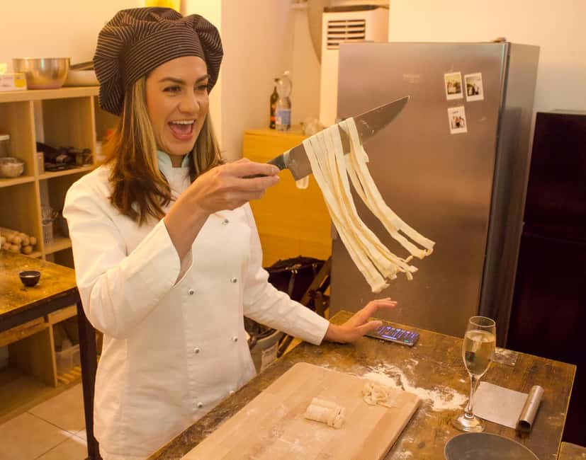 Rome: Tiramisu & Pasta Small-Group Cooking Class - Choosing Between Carbonara and Cacio e Pepe