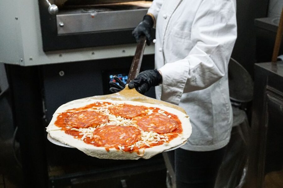 Rome: Traditional Pizza Cooking Class near Piazza Navona - Arriving at Piazza di Pasquino 1