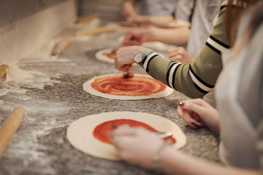 Rome: Traditional Pizza Cooking Class near Piazza Navona - Sitting down with bruschetta, wine, and limoncello
