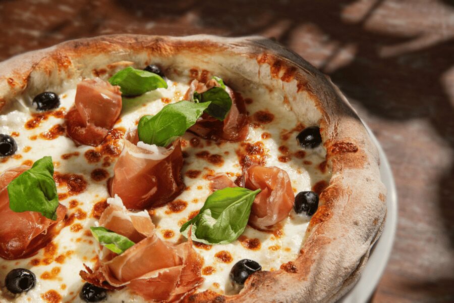 Rome: Traditional Pizza Cooking Class near Piazza Navona - The welcome drink and the first Roman lesson