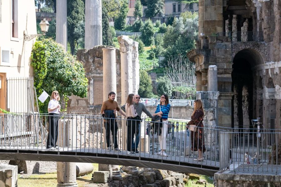 Rome: Trastevere & Campo de Fiori Street Food Walking Tour - Meeting at Piazza San Simeone