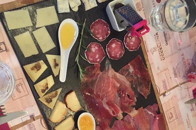 Rome: Trastevere Food tour with Free-Flowing Fine Wine - How much food and wine should you expect?