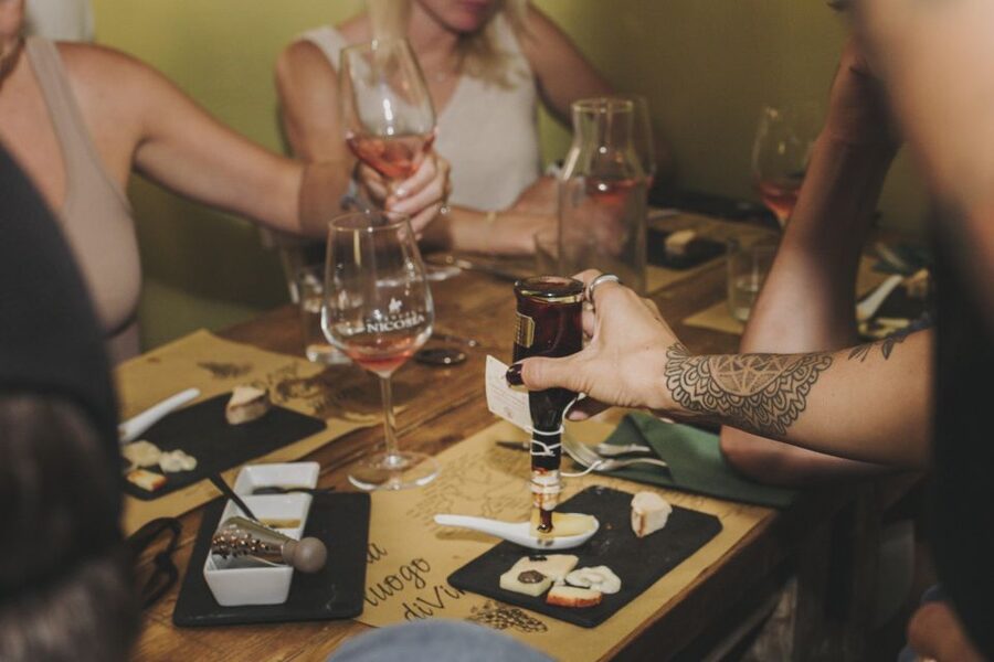 Rome: Trastevere Wine Tasting with Food Pairing and Gelato - What the guide adds to the experience