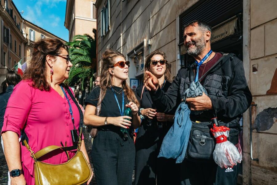 Rome: Trevi Fountain and Underground Guided Tour - Meeting your guide beside Trevi Fountain