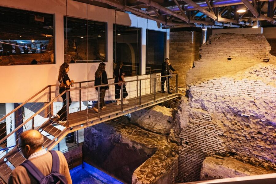 Rome: Trevi Fountain and Underground Guided Tour - Small details that improve the visit