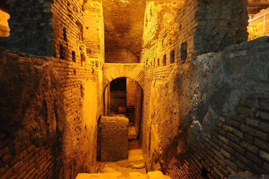 Rome: Trevi Fountain District Underground Domus Guided Tour - Entering Vicus Caprarius at Vicolo del Puttarello 25