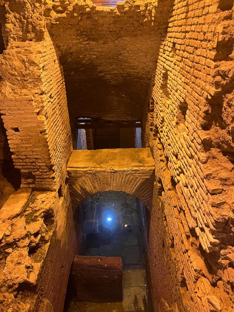 Rome: Trevi Fountain District Underground Tour and Ice Cream - What this short Rome tour is really about